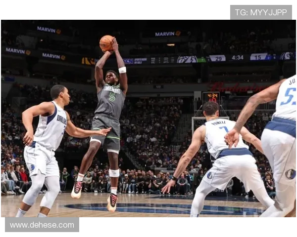 爱德华兹首节爆发后沉寂三节仅得6分表现令人失望